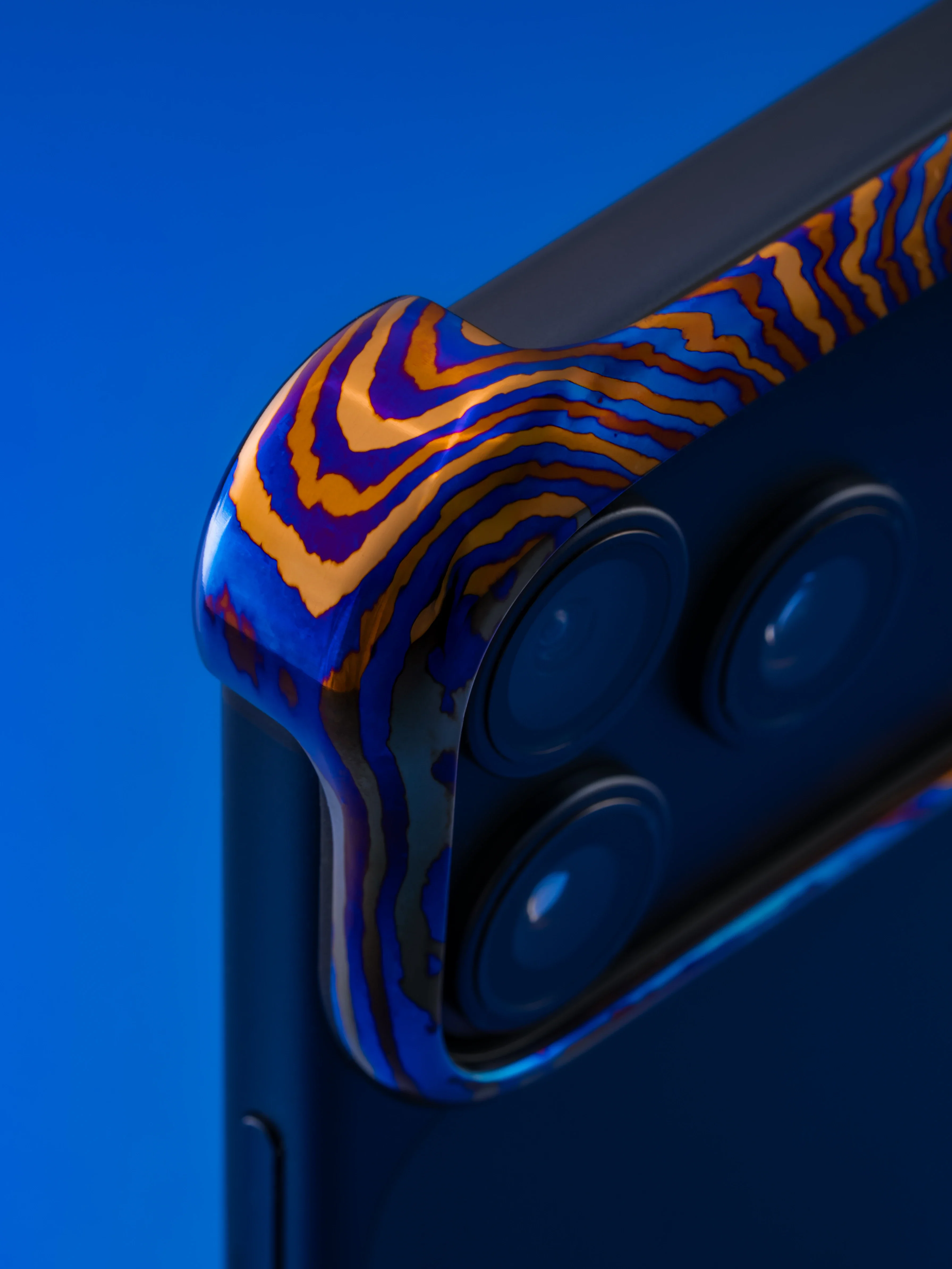 Damascus Opal Arc Pulse for iPhone 17 Pro - Image 4
